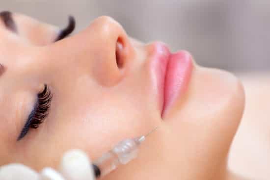 Preenchimento labial melhora a estética  e contorno dos lábios 